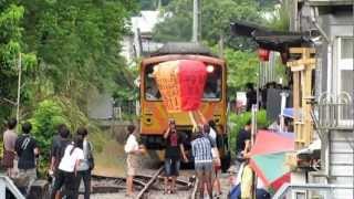 preview picture of video 'Only in Taiwan - railway'