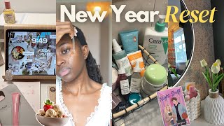 GETTING MY LIFE TOGETHER FOR 2025| digital declutter, cleaning, making a vision board, baking, date!