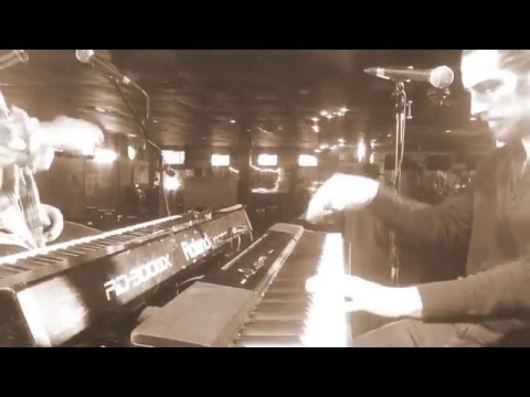 Dueling Pianos - You Gave Me The Answer (Wings)