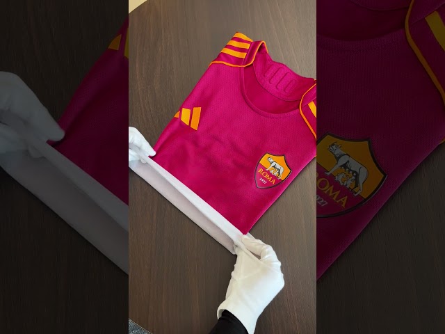 Vídeo relacionado con AS Roma Camiseta Réplica Oficial Temporada 2024-25