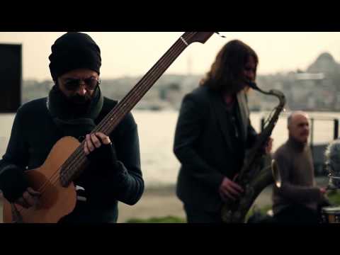 ILHAN ERSAHIN'S ISTANBUL SESSIONS - Freedom (acoustic performance)