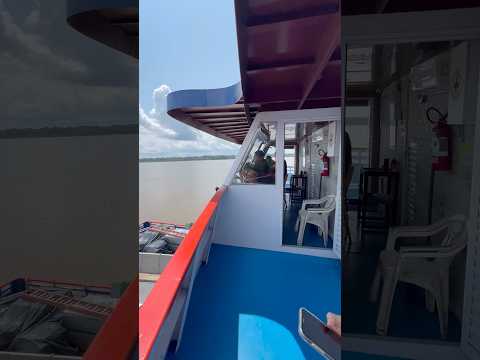 Ferry Irmãos Miranda chegando em Coari no Amazonas.