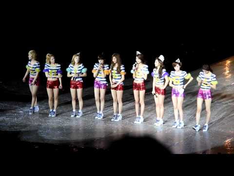 111210 SNSD Talk (Tiffany pretend last song)