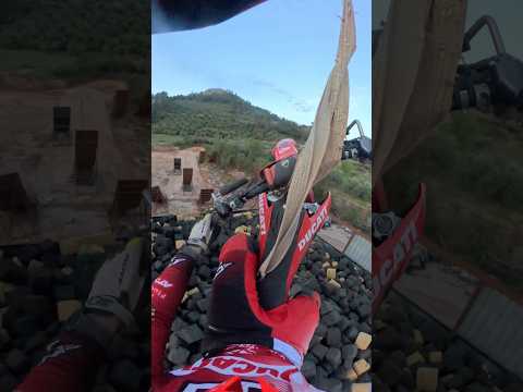 ASÍ SE SALE DE UNA PISCINA DE ESPUMA EN MOTO!!!💥