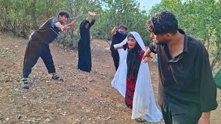 Download lagu A Harrowing Chase: A Nomad’s Brave Rescue of a Runaway Bride Shocked the World. mp3 Download lagu A Harrowing Chase: A Nomad’s Brave Rescue of a Runaway Bride Shocked the World. mp3
