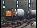Trains in Groningen 01-10-2002 Op 1 oktober 2002 nam ik weer even de tijd om aan de zuidkant van Groningen het spoorse leven vast te leggen.
Eerst passeert een wadloper (NoordNed) richting Nieuweschans, waarna ik