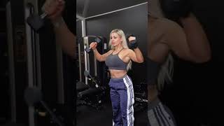 The Crush Stephanie Sanzo 🔥🍓 #fitness #crossfit #workout #gym #gymlover #legday #glutes #gymstatus