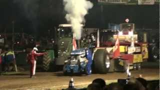 preview picture of video 'Tractorpulling Bakel 2012 : Snoopy Pro-Stock'