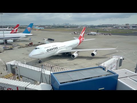 Qantas 747-400 at Sydney Airport + Inflight footage (QF127) Video