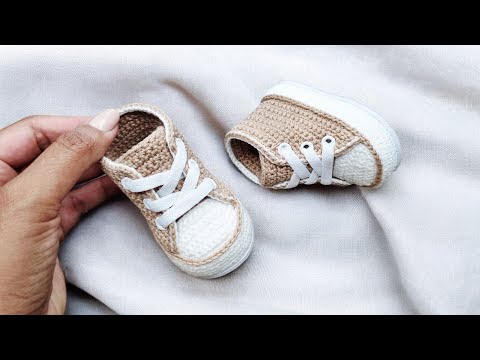 Sapatinho Unissex de Crochê Para Bebês - 1 a 3 meses /Sola de 70 pontos.