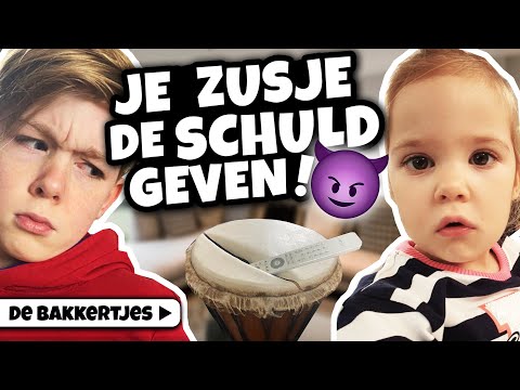 TOP 10 VOORDELEN VAN EEN ZUSJE! - De Bakkertjes #319