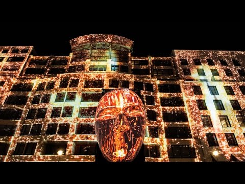 BERLIN leuchtet: Gigantische Projektion erhellt Leipziger Platz