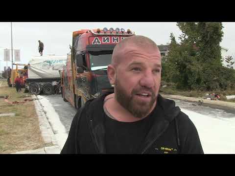 Динко от Ямбол докара три камиона в Русе заради обърнат циментовоз