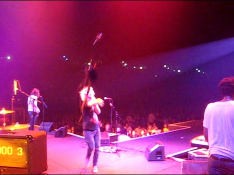 The Galvatrons Live - Cassandra - Auckland, New Zealand Vector Arena 14/11/08 'SHRIMPVAULT"