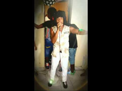 Aya yay (Lloyd dy, White bada, Little genius FT atomik nas