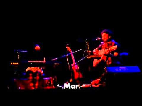 Solitaria Y De Pie - Raly Barrionuevo