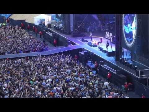 Dave Grohl carried back on stage after braking his leg @ Ullevi Gothenburg Sweden.