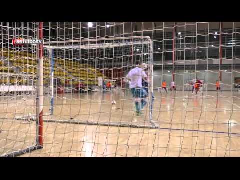 Dos balones, dos porterías y dos rivales contra Juanjo Angosto ¿Quién ganará?