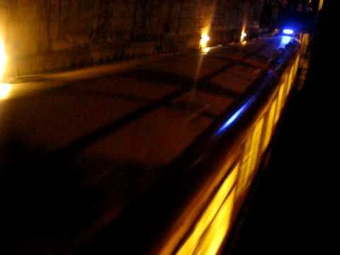 Durchfahrt der U-Bahnlinie U9 auf der Trasse der U10