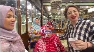 Dewi Perssik Bersama  Mami dan  Pegawai Konjen Karachi Pakistan Temeni Belanja di Mall Dolmein 