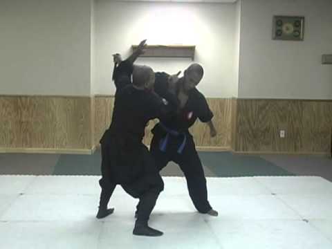 THE ART OF ADVANCE KNIFE TRAPPING WAZA