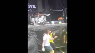 Jenna, Tonight Alive - rescues fan from security