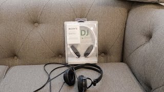 Video thumbnail for Sony MDR-V150 Headphones Unboxing and Ear Pad Replacement by andycdgreen