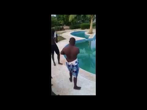 Buzz: regardez les pas de danse de Fallou mbeur! Buzz: regardez les pas de danse de Fallou mbeur!