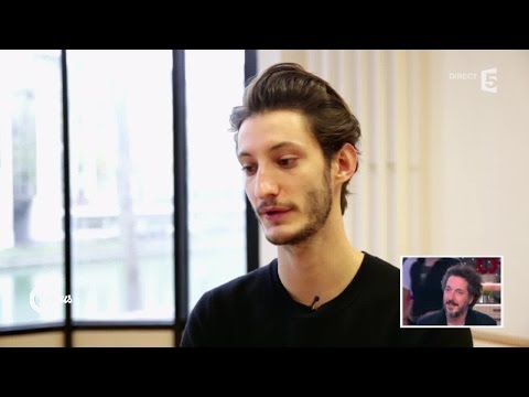 Guillaume Galienne vu par pierre Niney et Claude Mathieu - C à vous - 09/12/2014