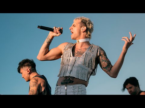 Domenica di Achille Lauro ft. Rockin’1000 per Aperol Rock in Venice