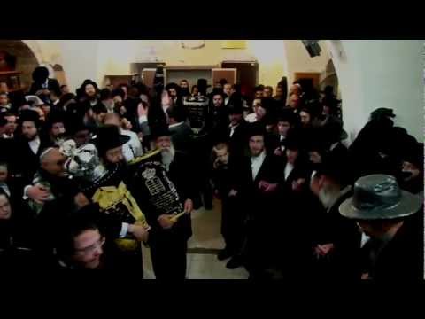 Hachnasas Sefer Torah,Amazing Hasidic dance amazing