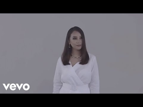 download lagu mp3 mp4 Dia Tak Cinta Kamu Gloria Jessica, download lagu Dia Tak Cinta Kamu Gloria Jessica gratis, unduh video klip Dia Tak Cinta Kamu Gloria Jessica