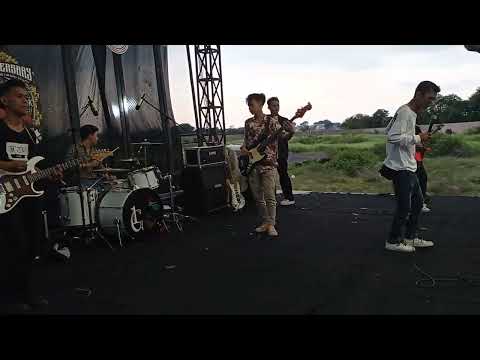 Coffee Reggae Stone - Puri Retno ( Cover ) Live At Majalengka