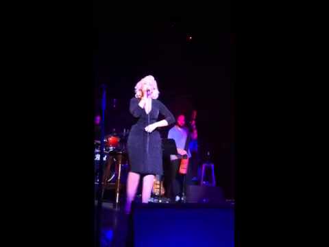 Natassa Mpofiliou - i kardia ponaei otan psilonei