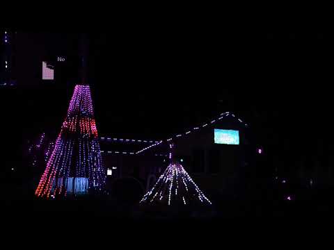 LithgowLights 2018 Show - Baby Shark (With Hyphey closeup)