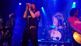 LA Gun&#39;s Phil Lewis and Tracii Guns - Over the Edge (Whisky A Go-Go in Hollywood, CA 10/6/2016