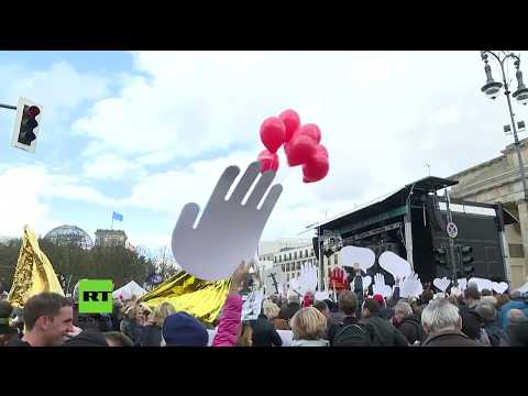 Gegen Haß und Rassismus im Bundestag - Berlin, 22.10.2017