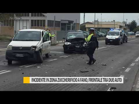 Incidente in zona zuccherificio a Fano, frontale tra due auto