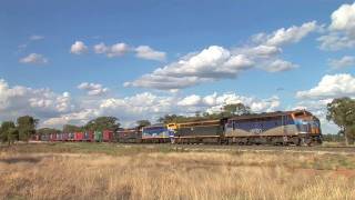 preview picture of video 'POTA Train Near Mathoura.  Sat 11/02/12'