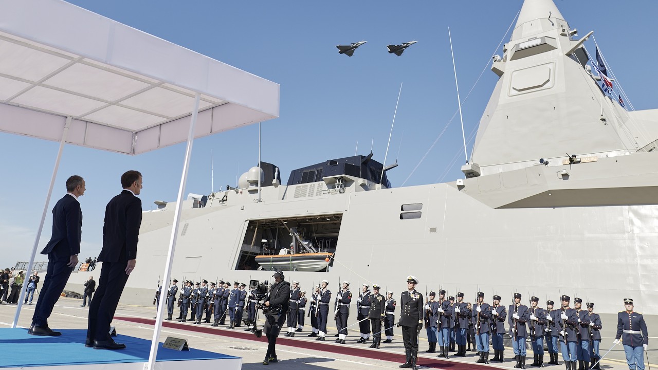 Στη φρεγάτα «Κίμων» ο Κυριάκος Μητσοτάκης με τον Εμανουέλ Μακρόν -Δείτε live την επίσκεψη