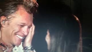 Bon Jovi Jon kiss longer that Brasil girl kissed a longer than ever!!