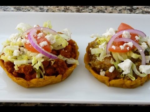 Receta Sopes de Chicharron en Salsa Verde y Picadillo en Salsa de Guajillo