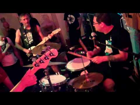 This Bike Is A Pipe Bomb - Mouse Teeth (live at VLHS, 8/30/2012) (2 of 2)