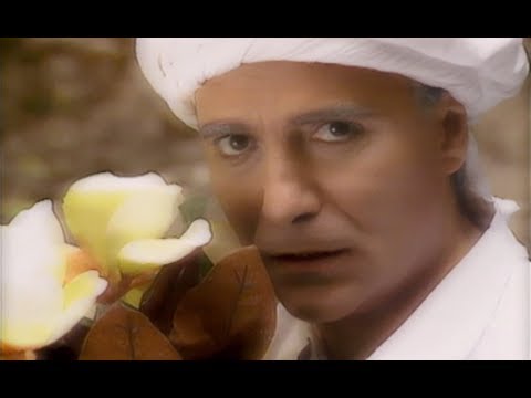 Videoclip de Amando Amando — Renato Zero