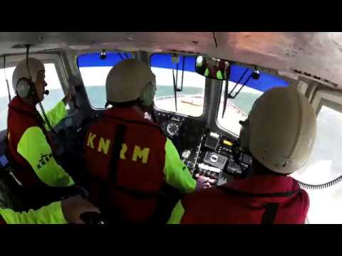 Zeiljacht met tuigage problemen op het IJsselmeer