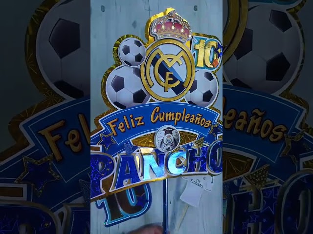 Vídeo relacionado con Decoración Cumpleaños Madrid - 1 Cartel 100x80cm, 2 Banderines, 1 Cake Topper, 12 Toppers - Diseño para Fiestas Infantiles (Pack 3)