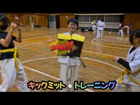 前足での前蹴りと三日月蹴り