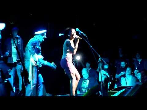 Gorillaz with Rosie Wilson - DARE Live HD 10/27/10 Gibson Amphitheatre