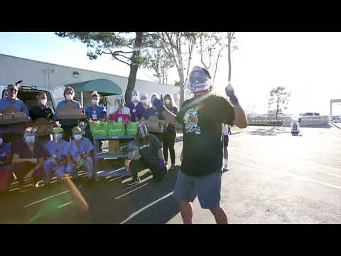 Fowler Alum/fundador da Wahoo’s Fish Tacos entrega alimentos e EPIs para trabalhadores da linha de frente