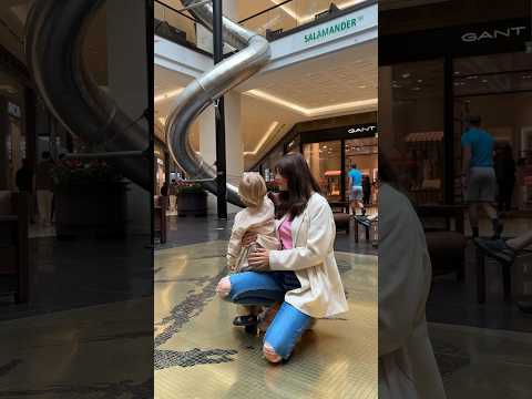Riesen Rutsche im Einkaufszentrum 😍🤍 #rutsche #mama #rutschen